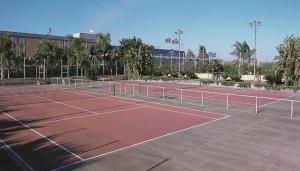 米斯泰尔比安科盖索比安科二号酒店的网球场和2个网球场