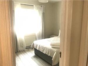 莱特肯尼Letterkenny Three Bedroom Town Centre Apartment的相册照片