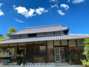Ikutakominka villa Awa 淡的蓝色天空的亚洲房屋
