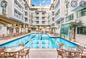 邦比尼亚斯Apartamento Maravilhoso,condominio com piscina aquecida coberta e mais 2 externas.的相册照片