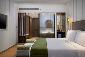 Holiday Inn Goa Candolim客房内的一张或多张床位