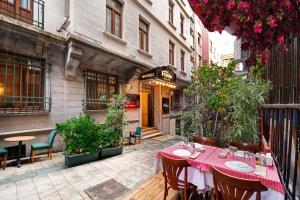 Hotel Fresia Istanbul餐厅或其他用餐的地方