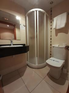 阿维尼达莫雷尔酒店的一间浴室
