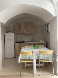 Dimora Nel Borgo的厨房或小厨房