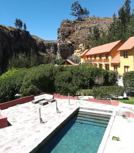 Hotel El Refugio内部或周边的泳池