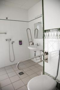 尼扎普拉亚野营山谷酒店的一间浴室