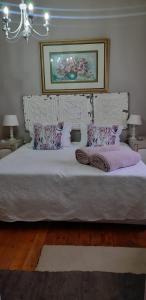 French Linen Guesthouse客房内的一张或多张床位