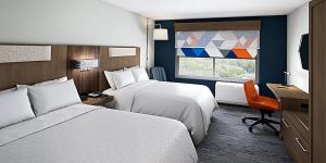Holiday Inn Express & Suites - Lumberton, an IHG Hotel客房内的一张或多张床位