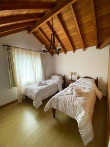 Samay Huasi - 3 dorm en suite - inmejorable ubicación - cochera cub客房内的一张或多张床位