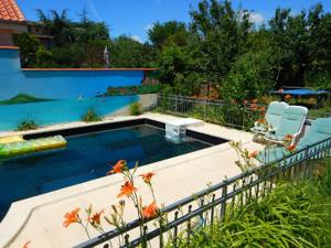 图卢兹2 chambres et salle de bain un oasis de bien être Piscine et jardin的相册照片