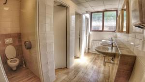 Triocamp Praha的一间浴室