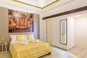 巴勒莫Barlaman Luxury Rooms的一间卧室配有一张壁画床