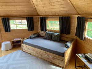 Aux Kotas Finland'Ain客房内的一张或多张床位