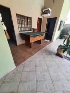 Casa Morada da Praia内的一张台球桌