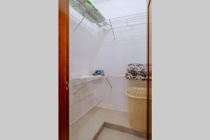 Hermoso apartamento, 3 Habitaciones espaciosas, 2 Aires acondicionados的一间浴室