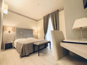 雷诺河畔卡萨莱基奥卡尔扎维切诺精品酒店的酒店客房设有床和窗户。