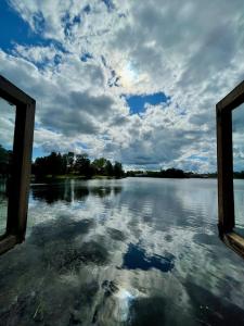 阿卢克斯内Laivu māja uz Alūksnes ezera/ Boat house on a Lake的相册照片