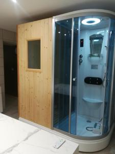 瓦戈兰斯appartement avec Jacuzzi hammam sauna privatisé au rez de chaussée ds maison à Voglans à 2 kilomètres du lac du bourget en Savoie entre Chambéry et Aix les Bains cure thermale的相册照片