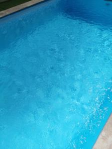 维特罗勒Jacuhomespa13的蓝色的游泳池