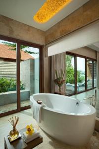 Resorts World Sentosa - Equarius Villas的一间浴室
