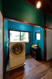 别府HACDAI / Vacation STAY 55047的客房内的洗衣机浴室