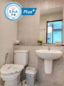 Louis' Runway View Hotel - SHA Extra Plus的一间浴室