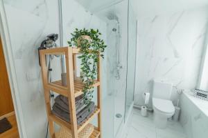 PRESTIGELOC Luxury Studio avec SAUNA PRIVÉ GRATUIT ou sans - Centre ville d'Orléans的一间浴室