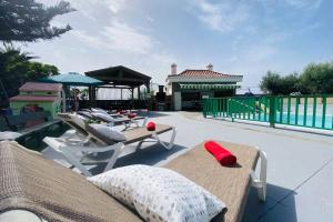 2 Apartments with private pool at Villa Diaz Aleman内部或周边的泳池
