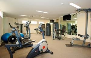 莫宁顿莫宁顿布鲁克兰酒店的健身房设有数台跑步机和健身自行车