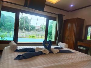 Baan Nai Daeng Villa /Baannaidaengvilla客房内的一张或多张床位