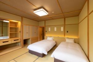 汤布院山田日式旅馆客房内的一张或多张床位