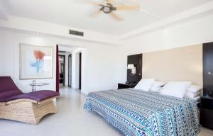 Atlas Suites Tenerife by EnjoyaHome客房内的一张或多张床位