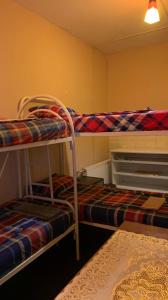 Hotel Uyut客房内的一张或多张床位