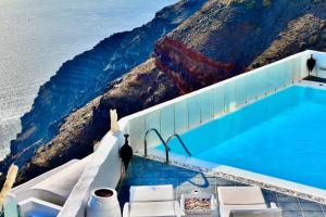 易莫洛林Aeolos Art & Eco Suites Adults Only的海景游泳池