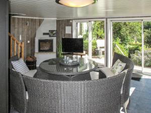 Holiday Home Stegeborg Sjöstugan by Interhome的休息区