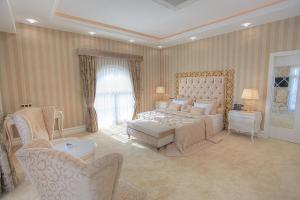 Lake Palace Baku客房内的一张或多张床位