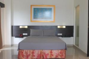 Waigo Splash Hotel by Meliala客房内的一张或多张床位