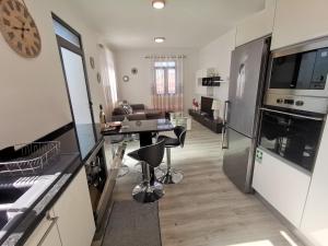 Charming Apartment in Funchal – Lazareto的厨房或小厨房