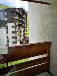 Borsat - Beau Studio 4pax sur les pistes, avec balcon的阳台或露台