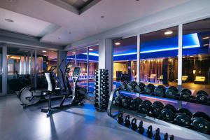 罗加斯卡斯拉提纳Hotel Aleksander Medical & SPA的健身房,带跑步机的健身房