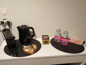 Le cœur de Troyes - Appartement & Studio的咖啡和沏茶工具