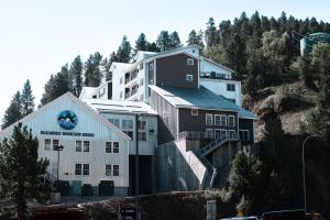 戴德伍德大山假日酒店度假村
