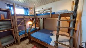 Hostel Cape Town - Cambará do Sul客房内的一张或多张双层床