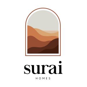 瓜拉丁加奴SURAI Homes的一张酒店或度假村窗户上的沙漠照片,上面写着