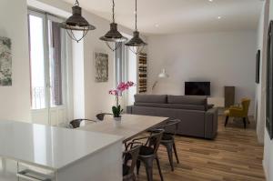 马德里For You Rentals NEW Design Apartment Puerta del Sol PRE10C的相册照片