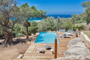 利勒鲁斯Villa bodri, maison en pierre avec vue mer et piscine chauffée的相册照片