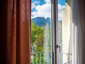 扎科帕内库勒雅兹拿图拉托酒店的山景窗户