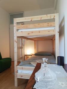 Nino e Issi Apartment客房内的一张或多张双层床