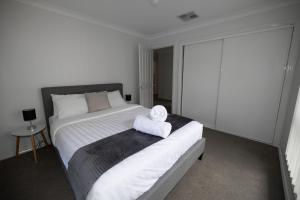 Wagga Apartments #8客房内的一张或多张床位