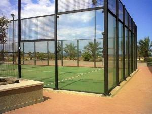 拉曼加戴尔马尔梅纳El remanso II的网球场,带网